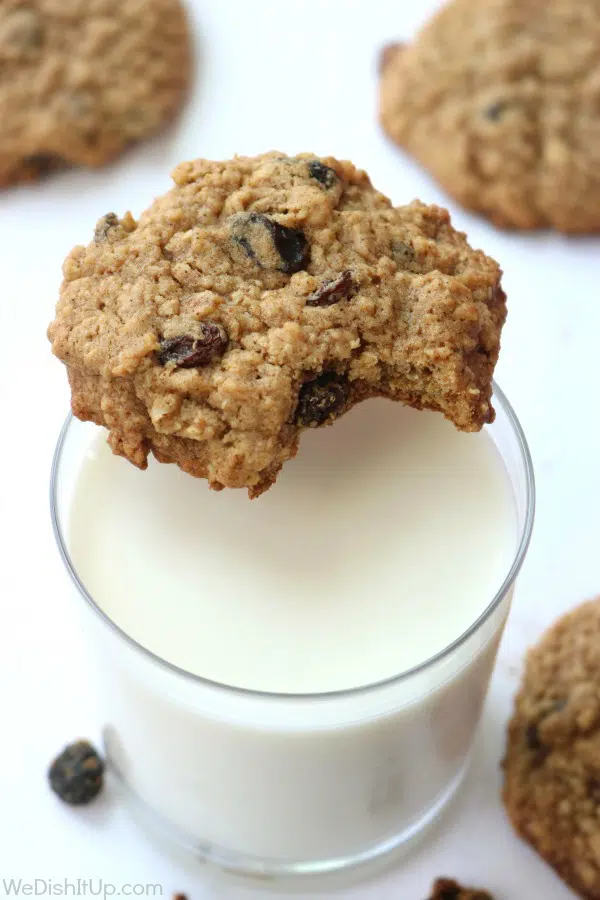 The Best Soft Oatmeal Cookies