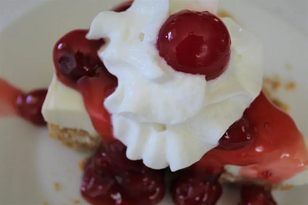 The best no-bake cherry cheesecake-horizontal
