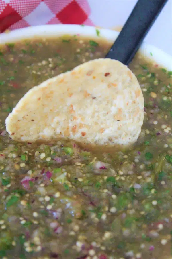 Chipolte copy cat Tomatillo Green-Chili Salsa