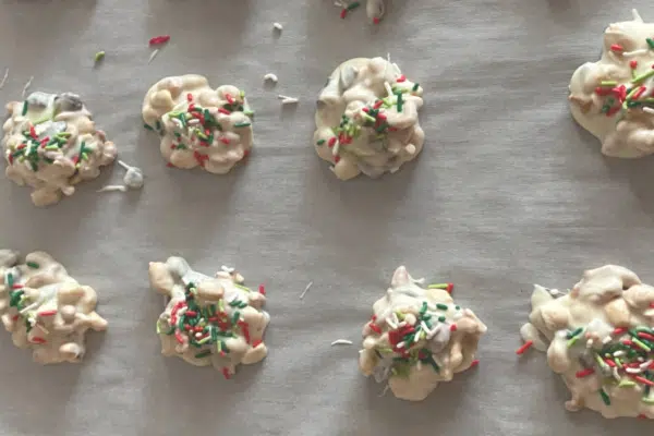 White Chocolate Pretzel Crockpot Christmas Candy! - Lemon Peony