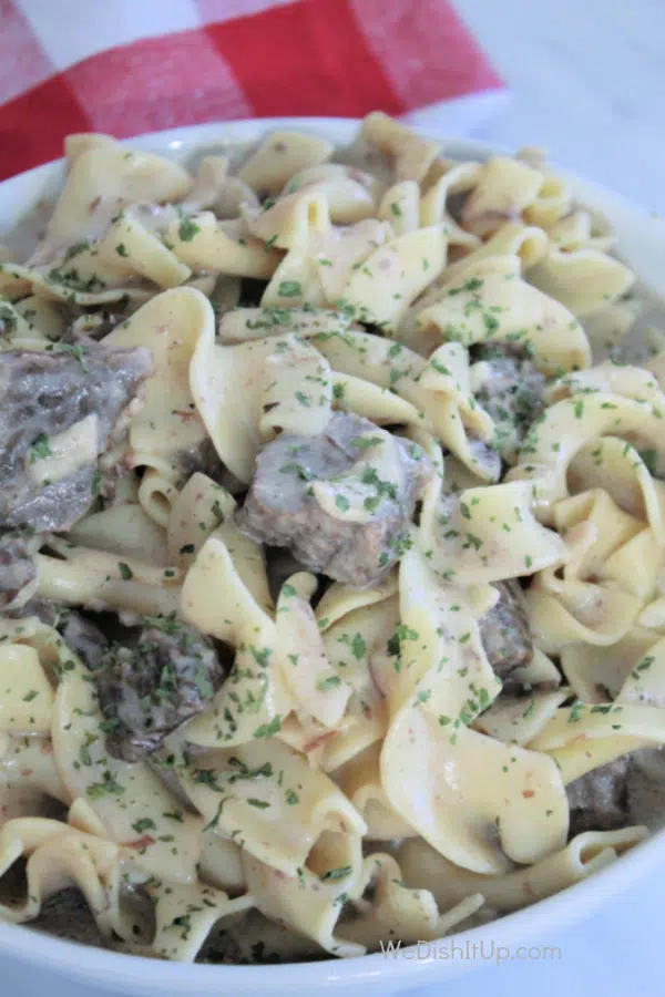 Slow Cooker Easy Beef Stroganoff 