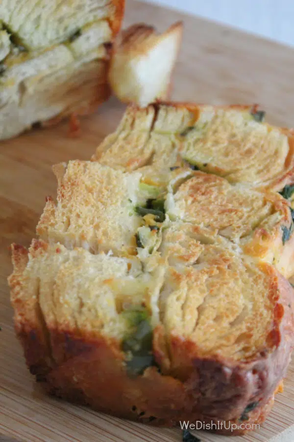 Easy Cheesy Jalapeno Garlic Pull Apart Bread 