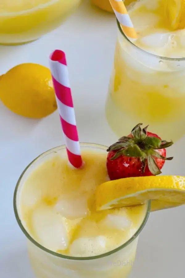 Easy  Refreshing Homemade Mango Lemonade 