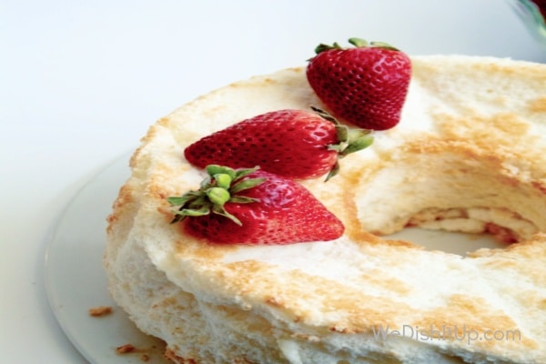 The Best Light and Fluffy Easy Angel Food Cake 