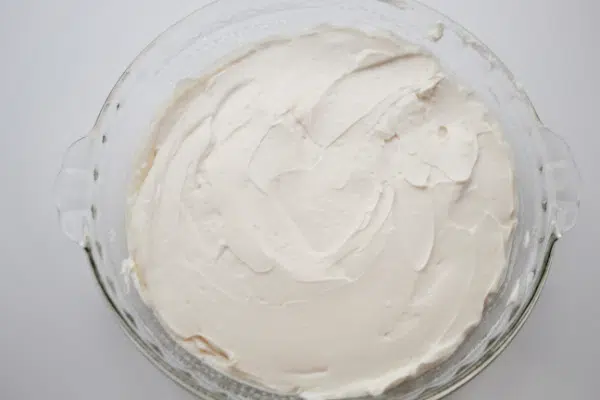 Cheesecake  filling in pie pan
