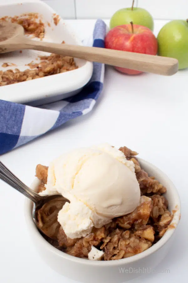 Classic Apple Crisp Ala-mode