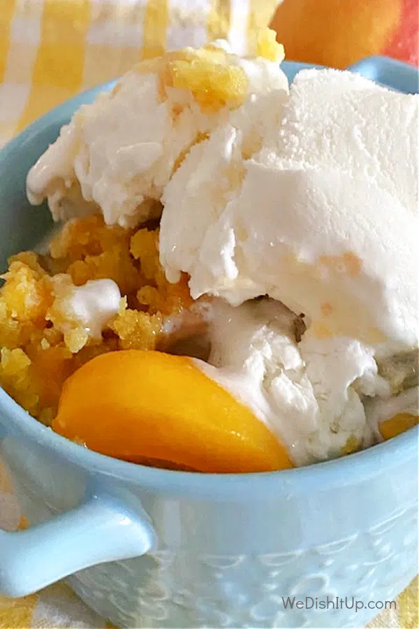 Slow Cooker Easy Peach Cobbler